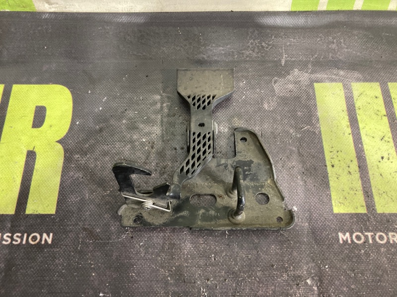 Замок капота AUDI A4 8E 8E0823480E контрактная