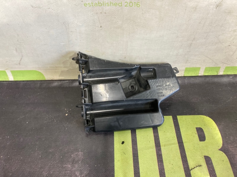 Кронштейн бампера передний левый VOLVO S60 FS 30796625 контрактная