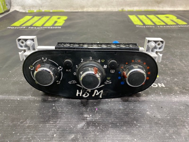 Запчасть блок управления печкой RENAULT DUSTER 2014 HSM F4R 275101698R контрактная Блок управления печкой RENAULT DUSTER 2014 HSM F4R 275101698R контрактная