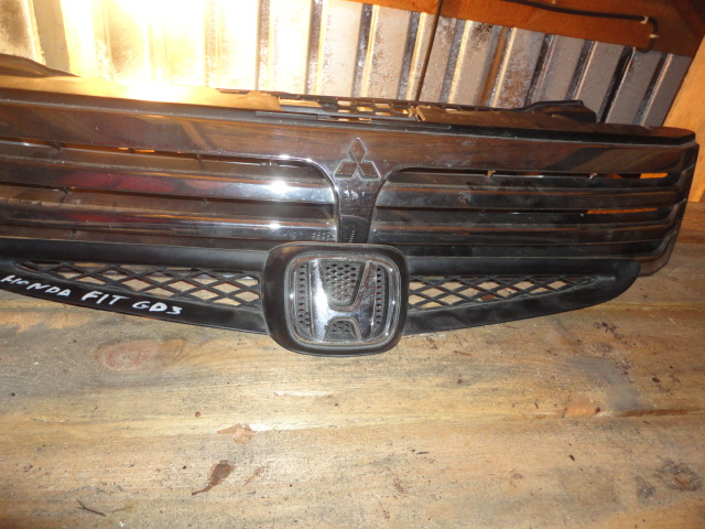 Решетка Honda Fit GD3 (б/у) Решетка Honda Fit GD3 (б/у)