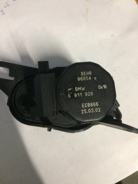 Сервопривод заслонок печки Bmw 7-Series E65 N62B44 2002 (б/у)