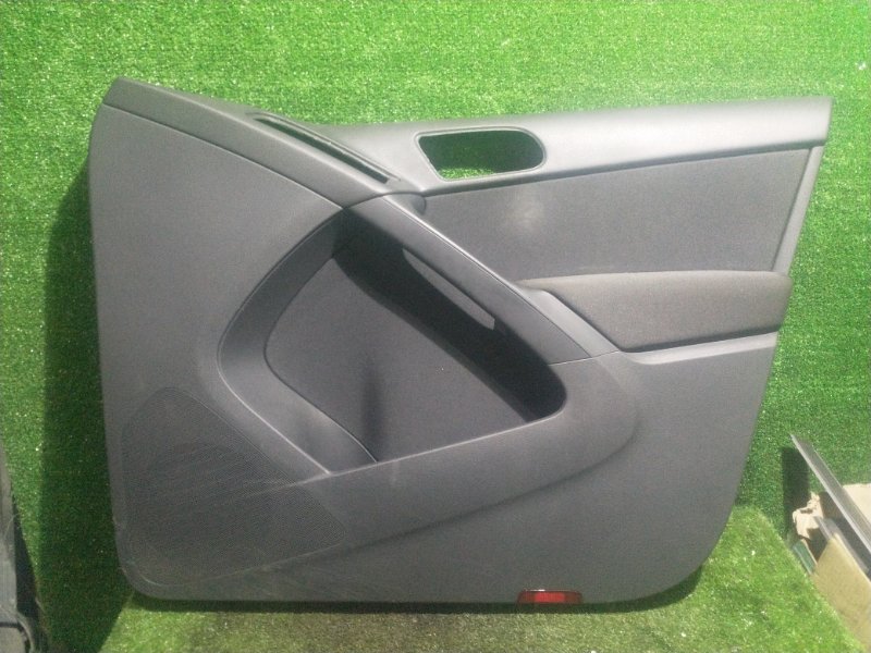 Обшивка двери Volkswagen Tiguan 5N1 CAWA передняя правая (б/у)