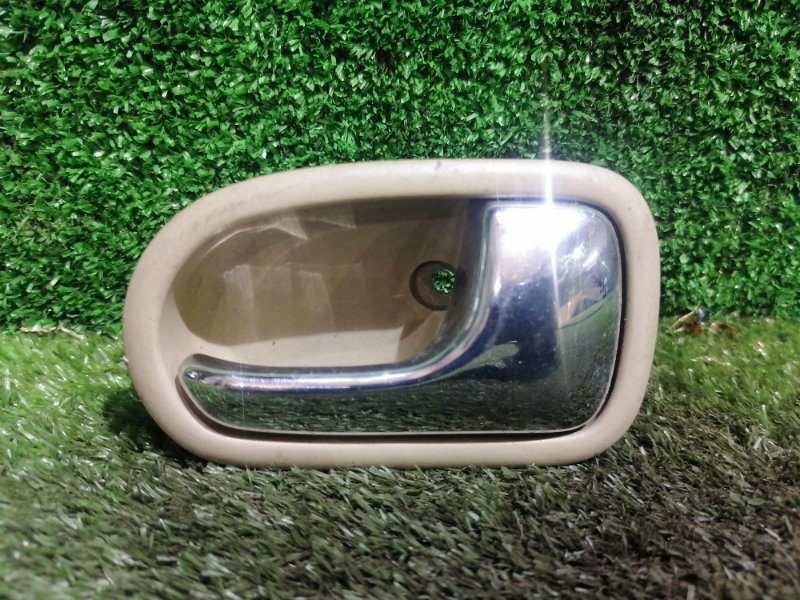 Ручка двери Mazda 626 задняя правая (б/у)