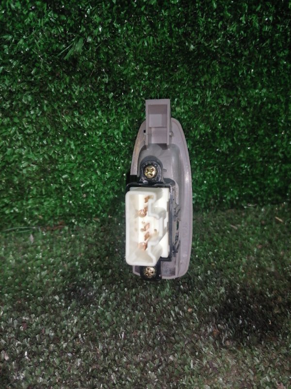 Кнопка стеклоподъемника задняя левая Premacy CP8W