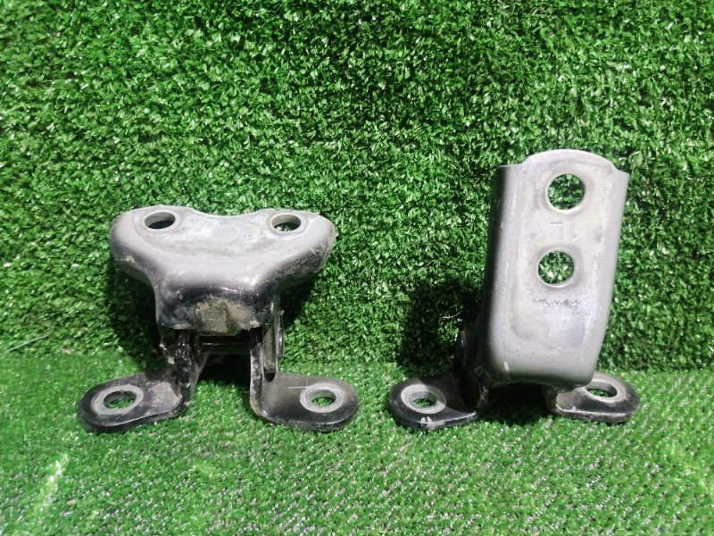 Петля дверная Toyota Corolla Fielder ZRE142 2008 передняя левая (б/у)