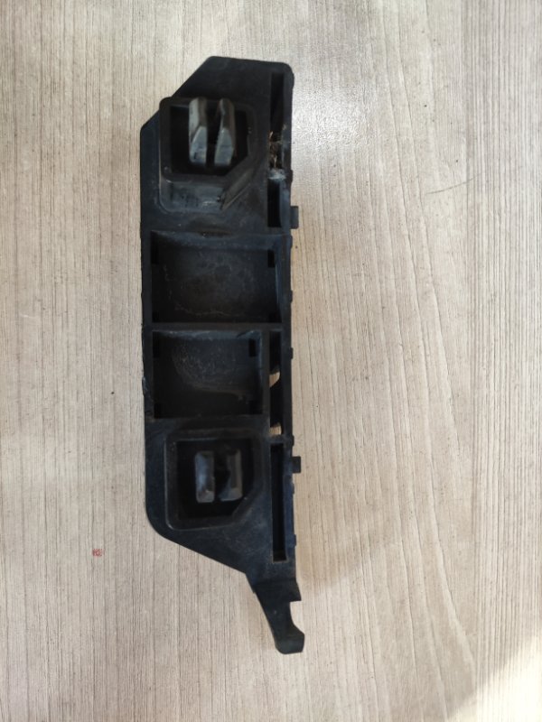 Крепеж бампера передний правый HONDA FIT GD1