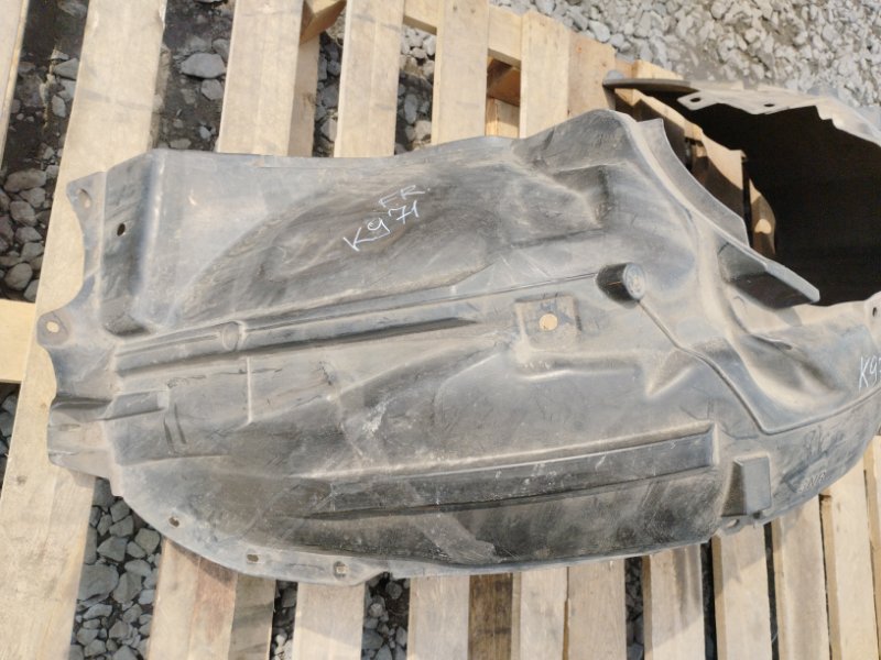 Подкрылок передний правый Nissan Leaf ZE0 em61