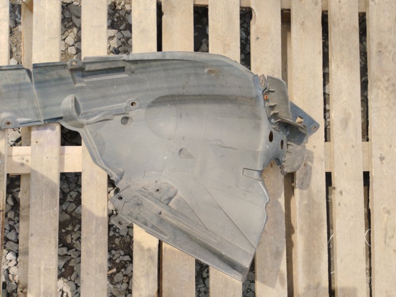 Подкрылок передний правый Leaf ZE0 em61