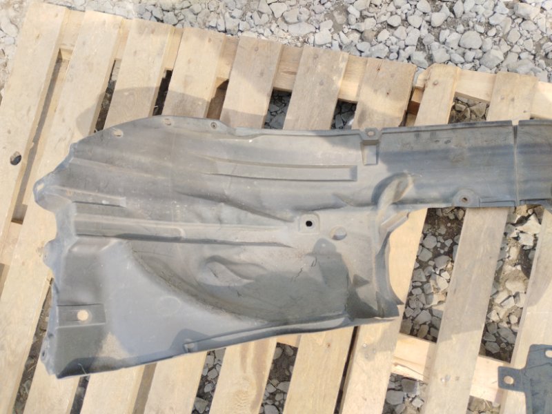 Подкрылок передний правый Leaf ZE0 em61