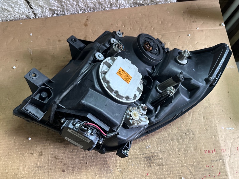 Фара правая Nissan ELGRAND NE51 VQ35 Фара правая Nissan ELGRAND NE51 VQ35