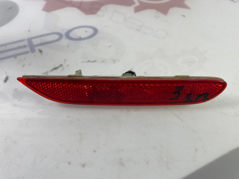 Катафот бампера задний правый Infiniti Q50 2015 ZV37 25023005 контрактная