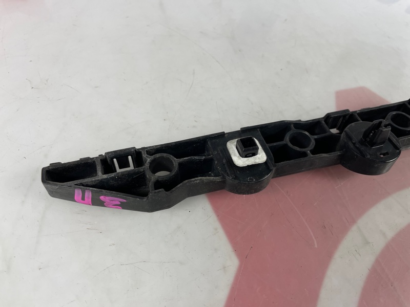 Кронштейн бампера задний правый Q50 2015 ZV37 Кронштейн бампера задний правый Q50 2015 ZV37