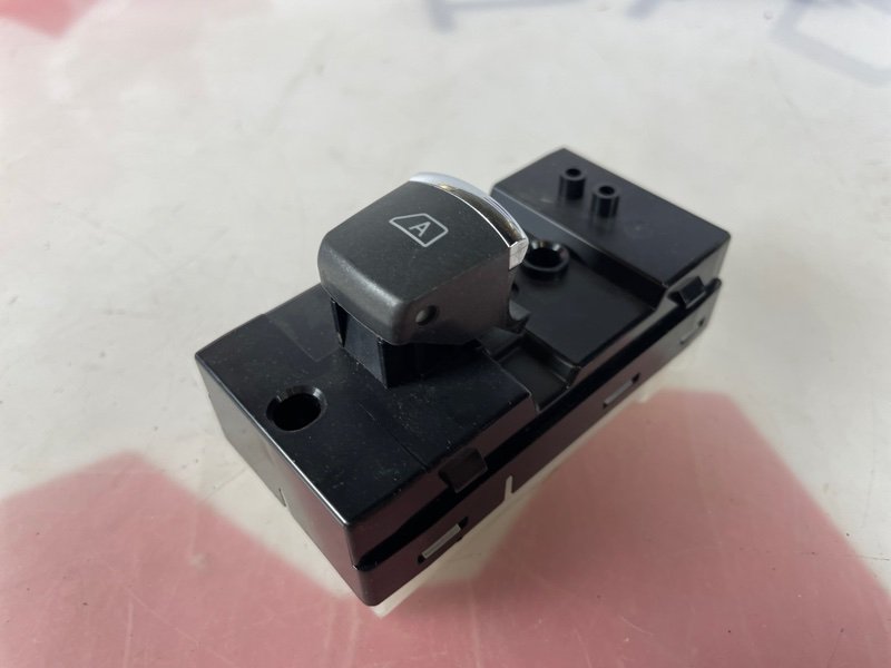 Кнопка стеклоподъемника задняя левая Infiniti Q50 2015 ZV37 254314GA0A контрактная