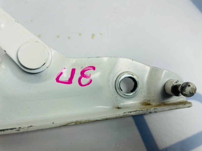 Петля крышки багажника правая Q50 2015 ZV37 Петля крышки багажника правая Q50 2015 ZV37