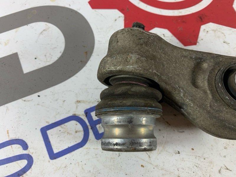 Рычаг подвески нижний передний правый A4 2011 B8 2.0 Рычаг подвески нижний передний правый A4 2011 B8 2.0