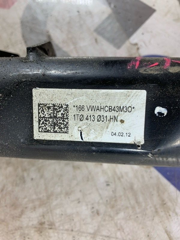 Амортизатор передний Golf 2012 MK6 1.4