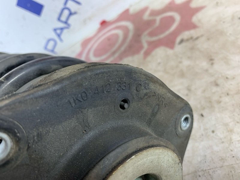 Амортизатор передний Golf 2012 MK6 1.4