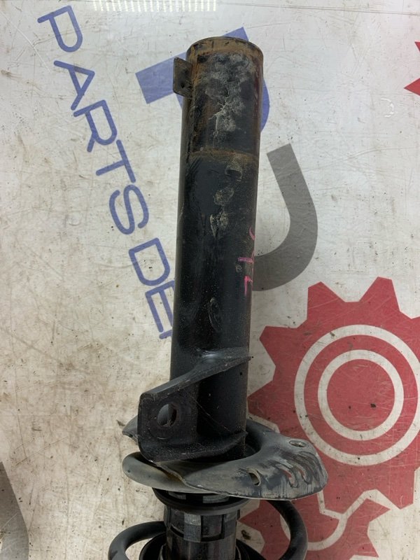 Амортизатор передний Golf 2012 MK6 1.4