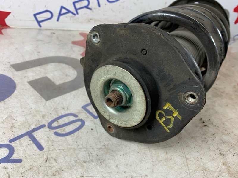 Амортизатор передний Passat 2012 B7 1.4