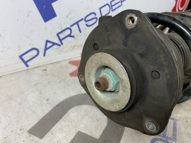 Амортизатор передний Passat 2012 B7 1.4