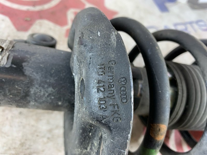 Амортизатор передний Passat 2013 B7 1.4