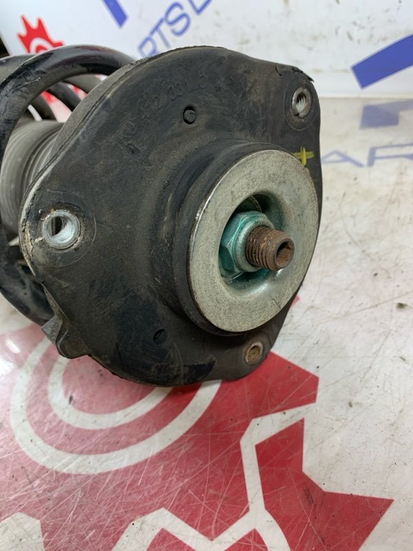 Амортизатор передний Passat 2013 B7 1.4