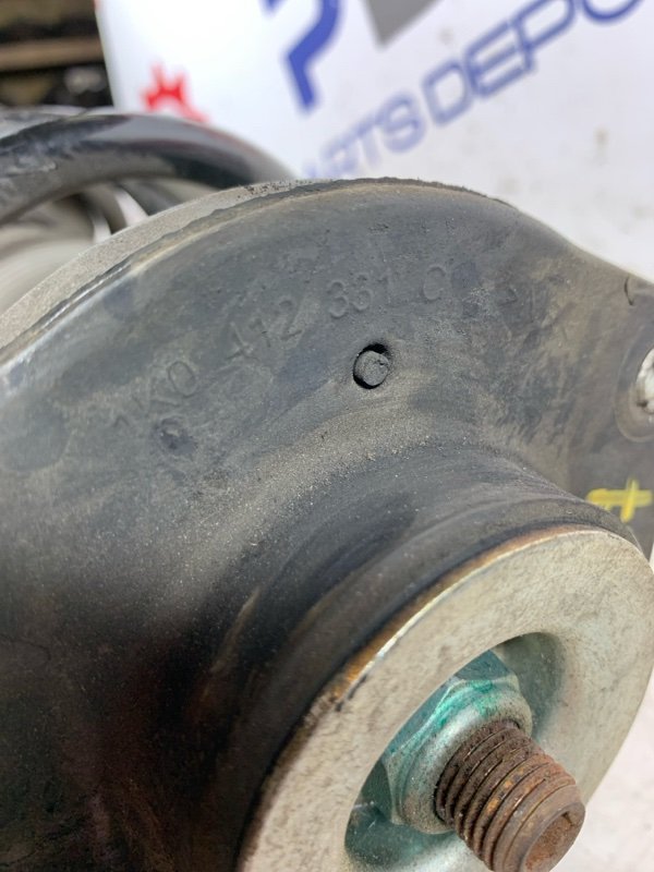 Амортизатор передний Passat 2013 B7 1.4