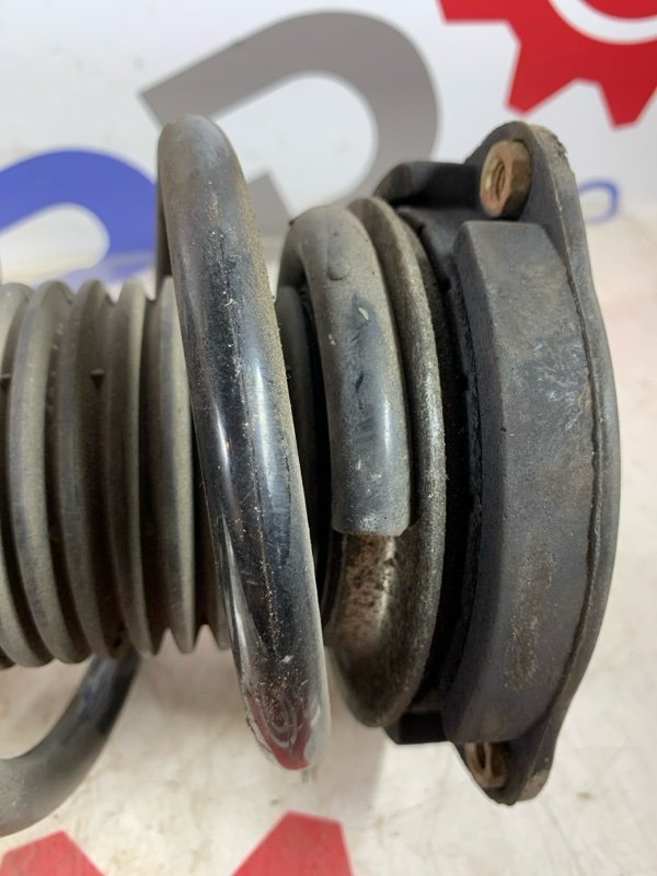 Амортизатор передний Passat 2013 B7 1.4