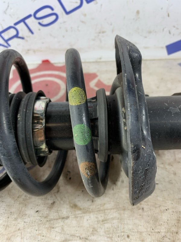 Амортизатор передний VW Passat B7 1.4