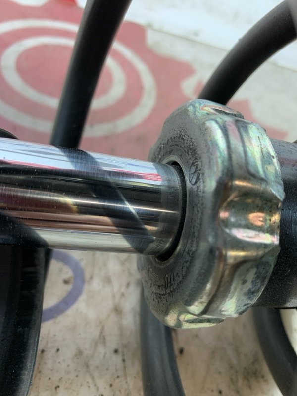 Амортизатор передний Passat 2013 B7 1.4