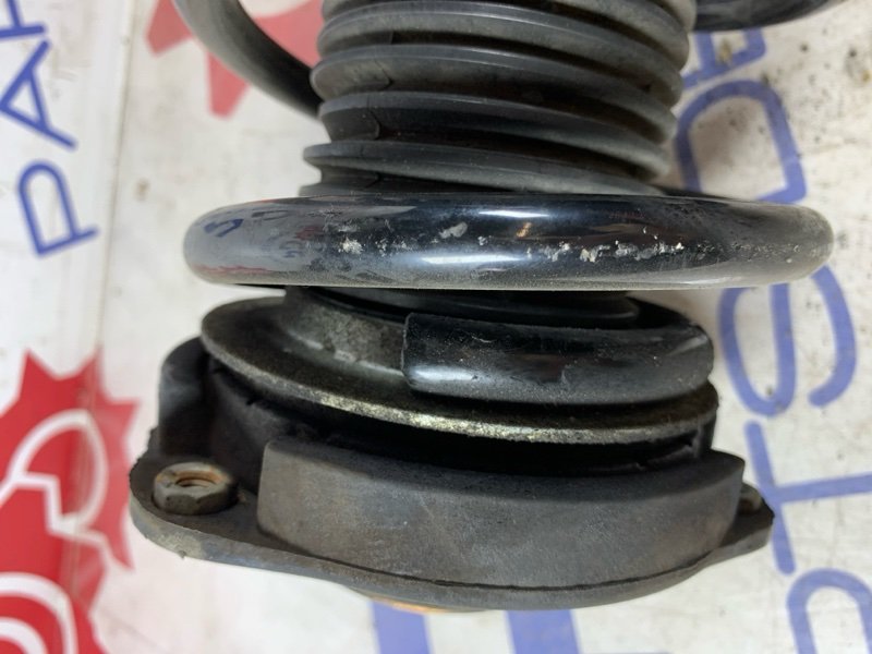 Амортизатор передний Passat 2013 B7 1.4