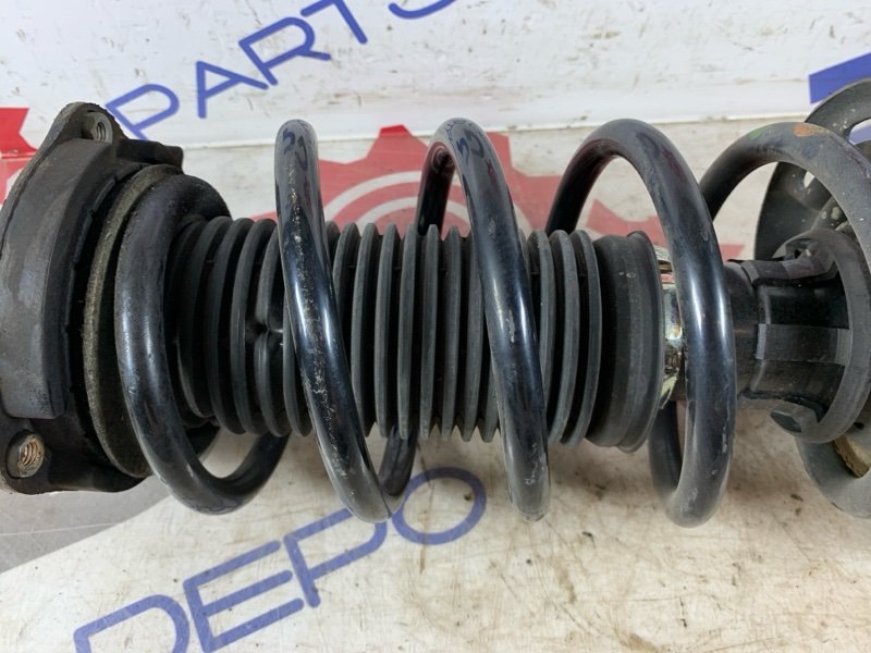 Амортизатор передний Passat 2013 B7 1.4