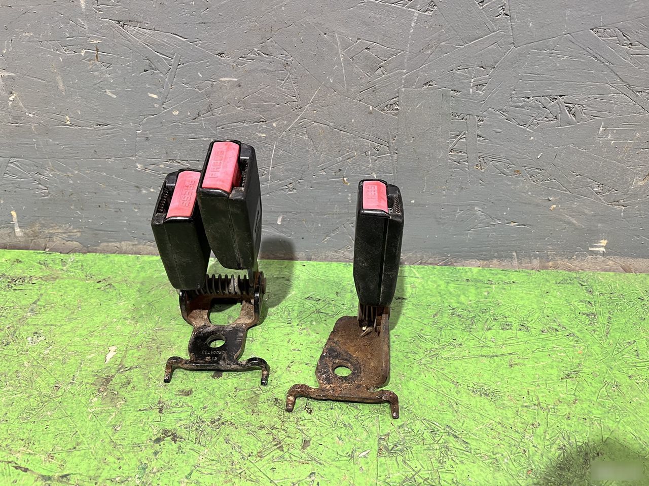 Защелки ремней безопасности задние Renault Megane 2006 Седан 2.0 бензин F4R1771 Б/У