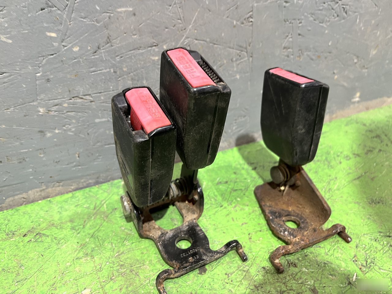 Защелки ремней безопасности задние Renault Megane Седан 2.0 бензин F4R1771