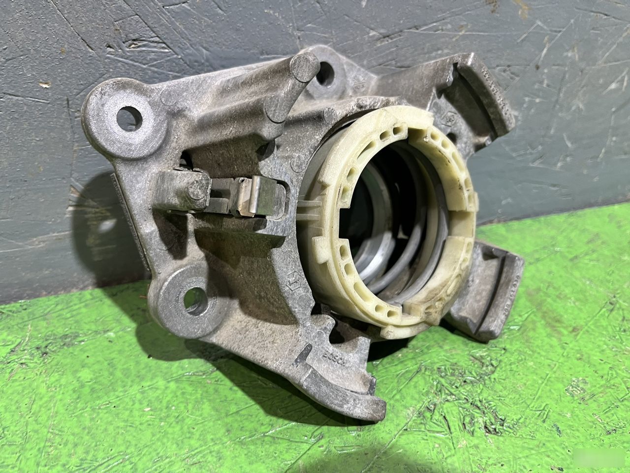 Кронштейн вут Megane 2006 Седан 2.0 бензин F4R1771