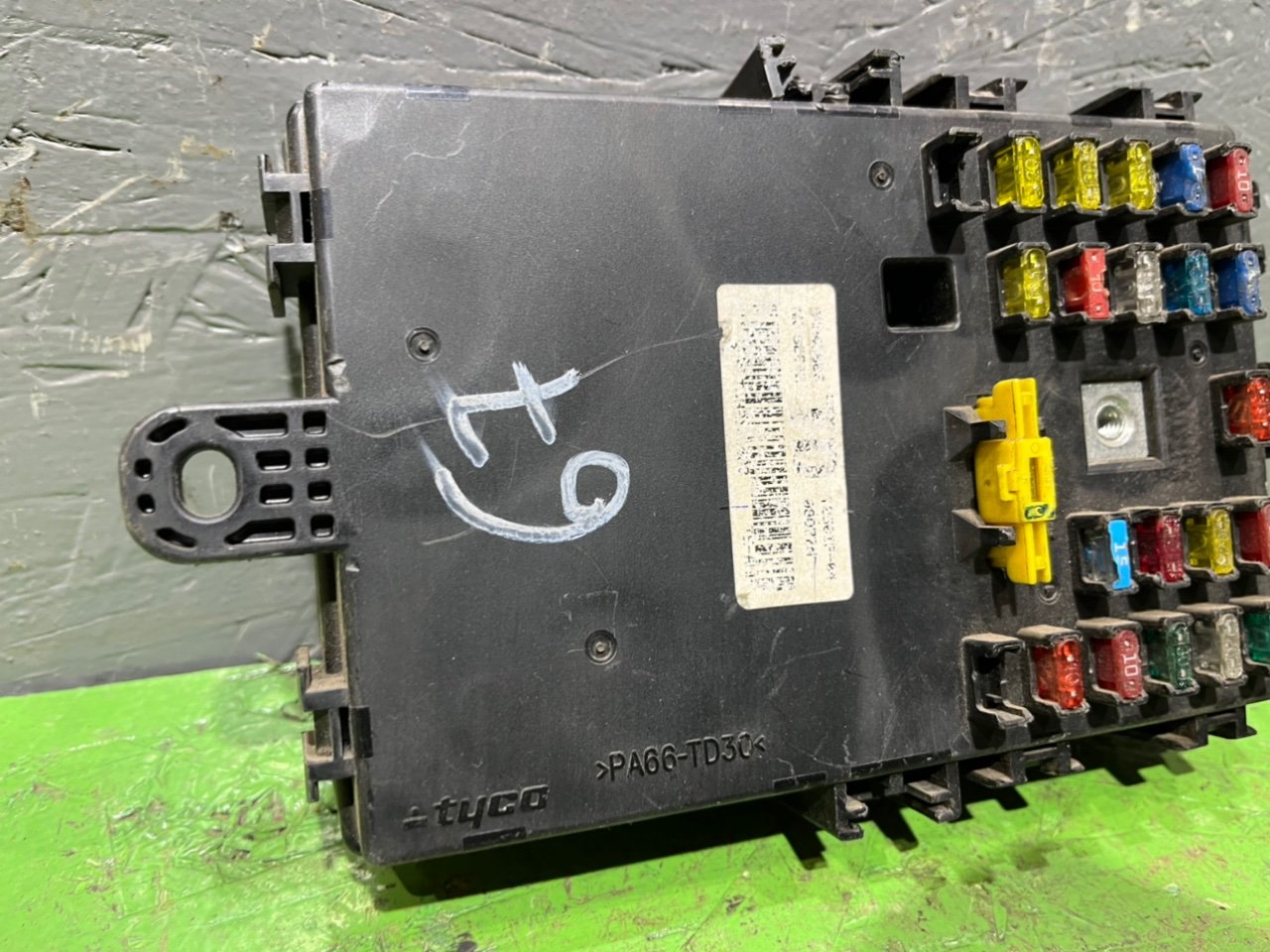 Блок предохранителей салонный Chevrolet Aveo T250 1.5 F15S3