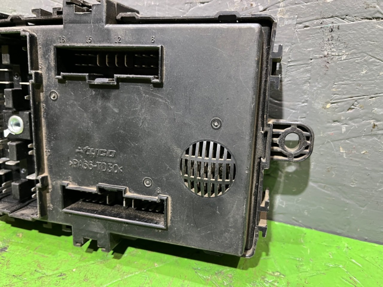 Блок предохранителей салонный Aveo 2008 T250 1.5 F15S3