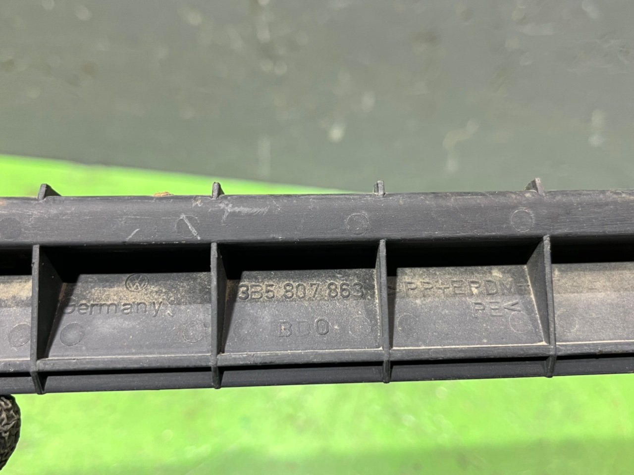Крепление бампера заднее Passat 1997 B5 1.8 ADR
