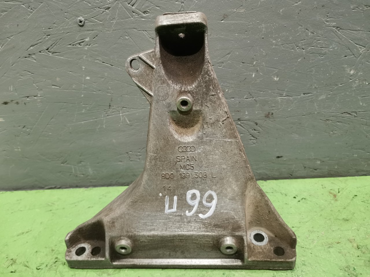 Кронштейн двигателя правый Volkswagen Passat 1997 B5 1.8 ADR 8d0199308l Б/У