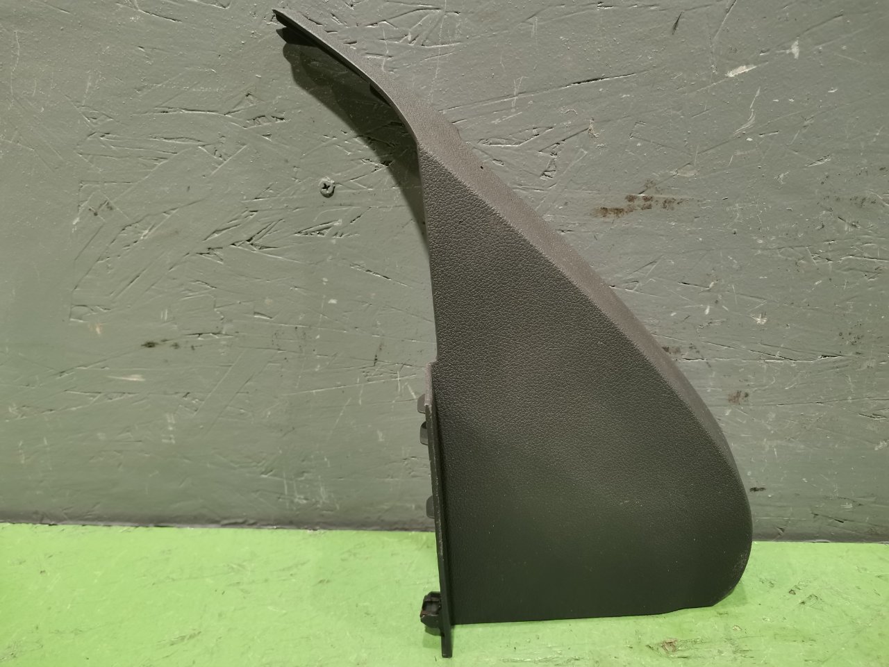 Накладка торпедо правая Ford Focus 2 2006 Хэтчбек 1.4 ASDA Б/У