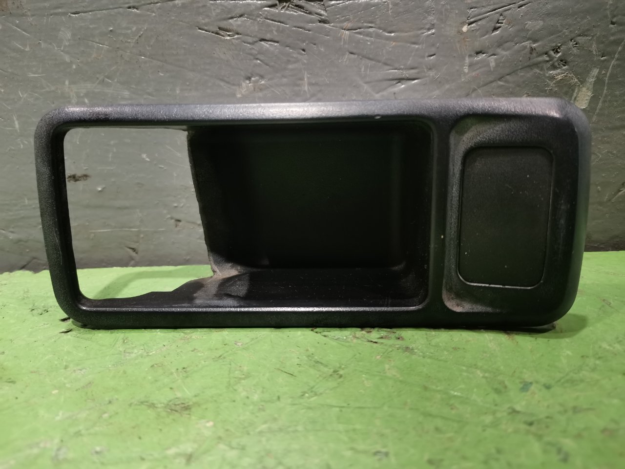 Накладка внутренней ручки двери задняя правая Ford Focus 2 2006 Хэтчбек 1.4 ASDA Б/У