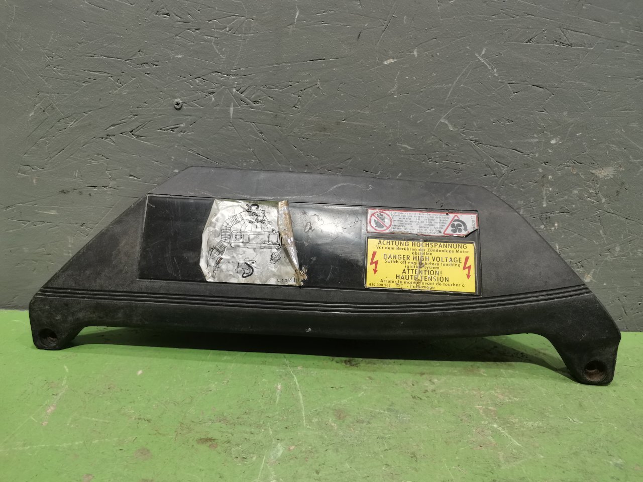 Накладка замка капота Volkswagen Passat 1991 B3 1.8 RP Б/У