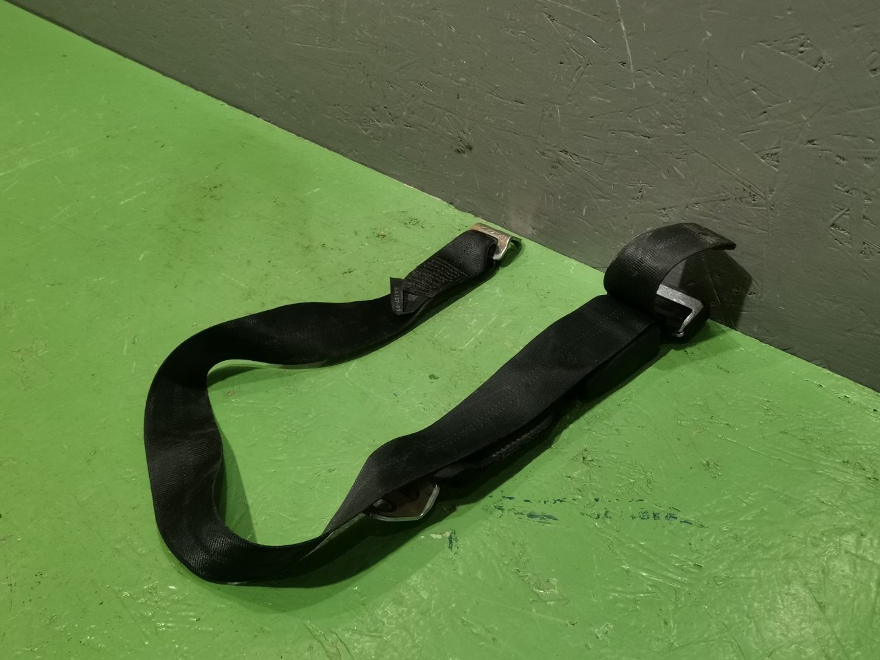 Ремень безопасности задний 2112 2004 1.5 16кл