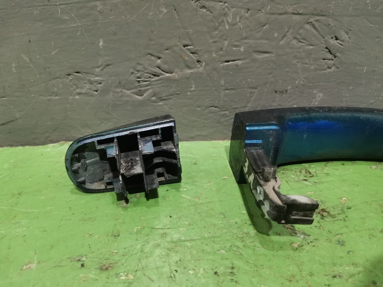 Ручка двери внешняя задняя левая Focus 2008 Седан 1.8 QQDB