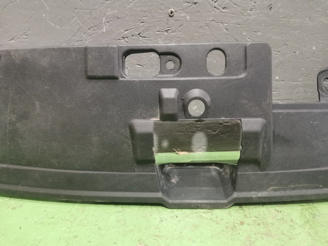 Накладка замка капота Mitsubishi lancer 1.8 4B10 Накладка замка капота Mitsubishi lancer 1.8 4B10