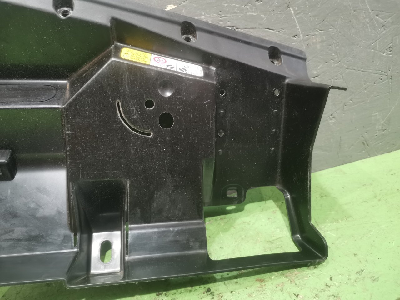 Корпус бардачка Mitsubishi lancer 1.8 4B10