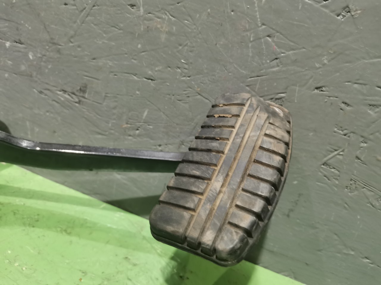 Педаль тормоза Mitsubishi lancer 1.8 4B10