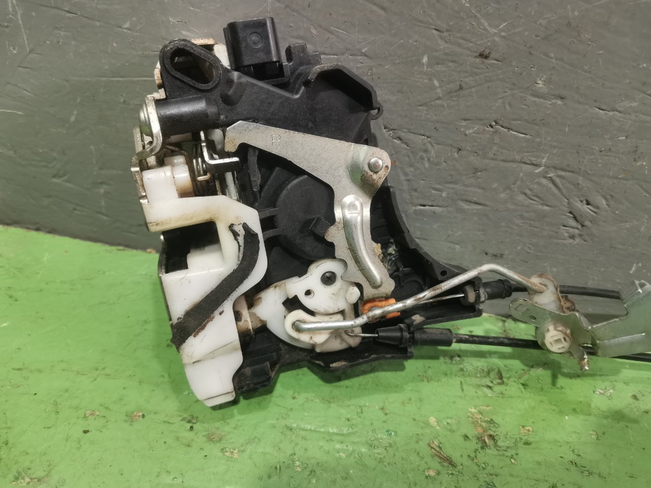 Замок двери передний левый lancer 2008 1.8 4B10