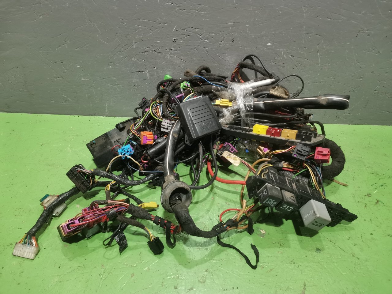 Запчасть проводка торпедо Volkswagen Passat 1998 B5 1.8 ADR Б/У Проводка торпедо Volkswagen Passat 1998 B5 1.8 ADR Б/У