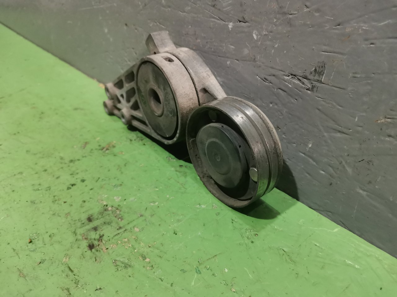 Ролик натяжной Volkswagen Passat B5 1.8 ADR